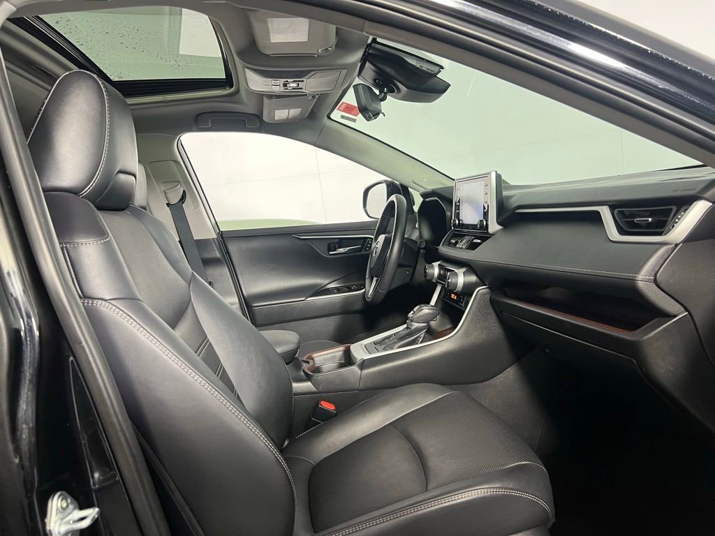 Used 2021 Toyota RAV4 Limited image 29