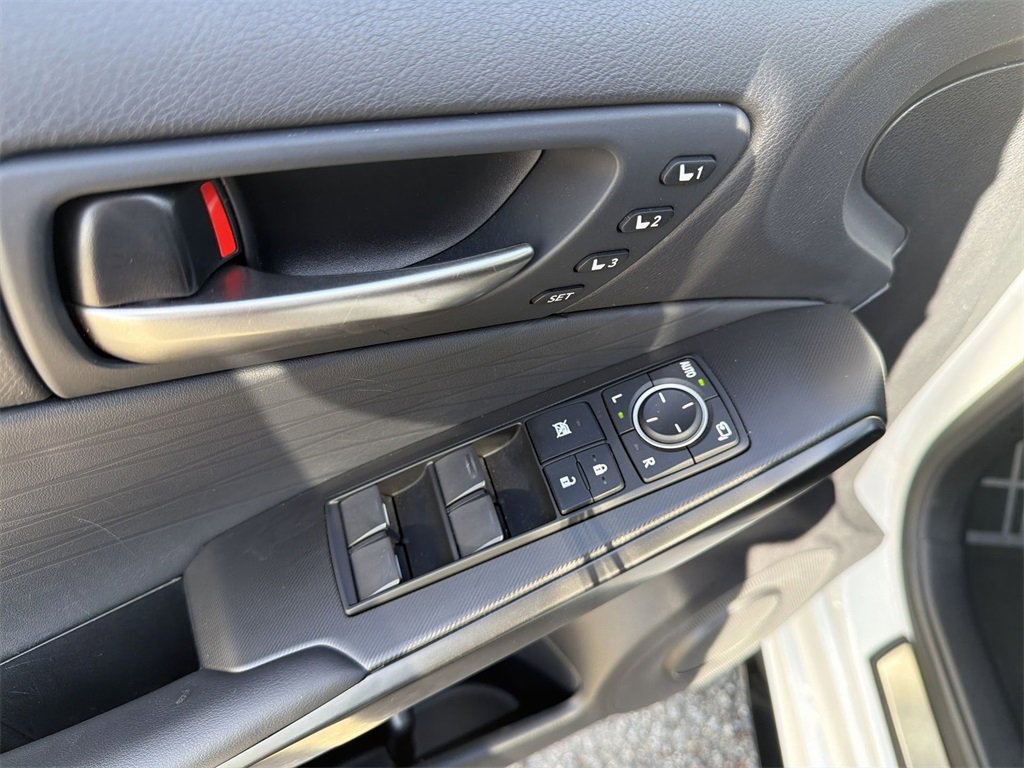 Used 2025 Lexus IS 350 F Sport image 15