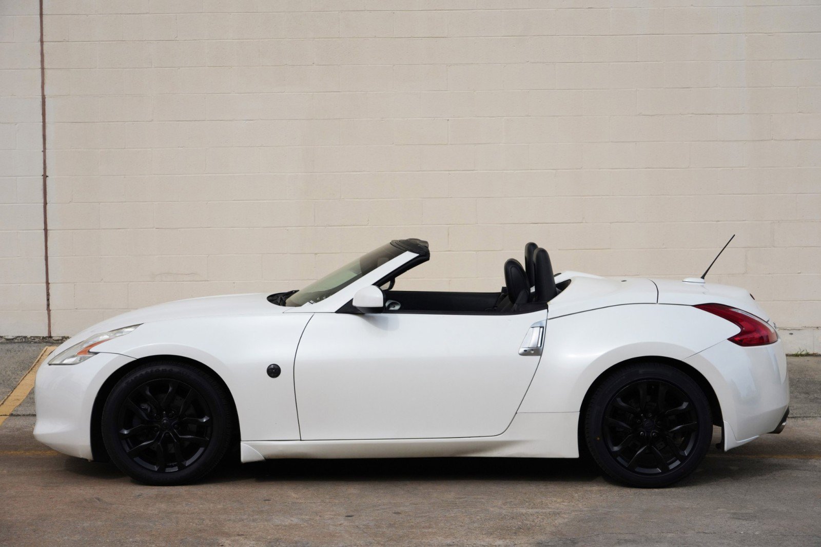 Used 2010 Nissan 370Z Touring RWD image 34