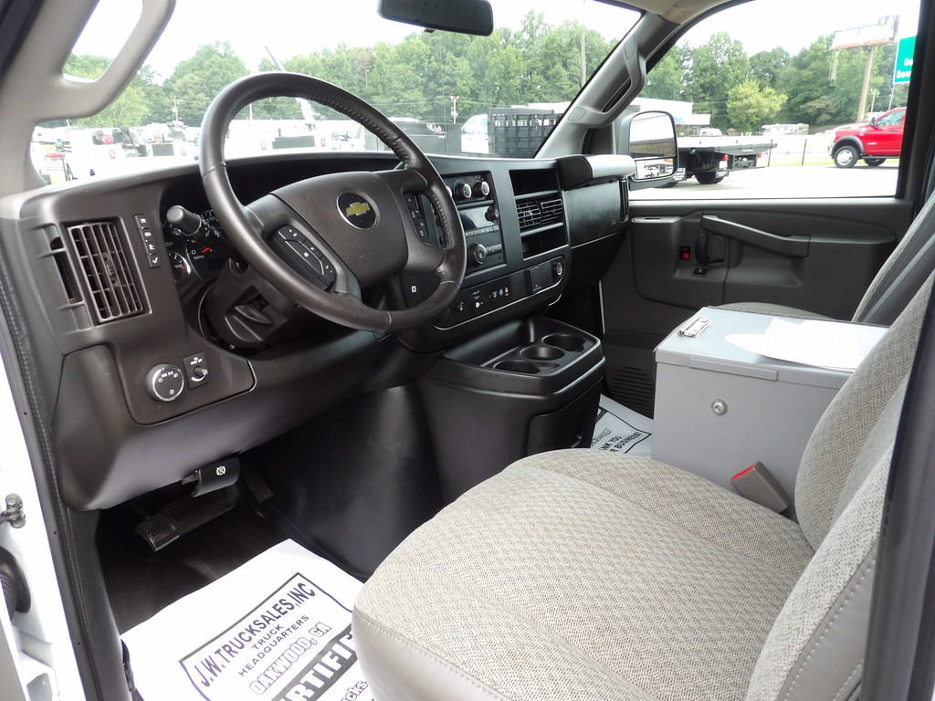 Used 2022 Chevrolet Express 2500 w/ Driver Convenience Package RWD image 16