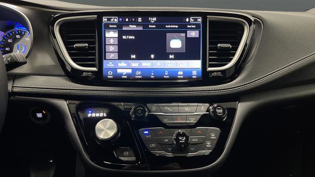 New 2026 Chrysler Pacifica Select image 23