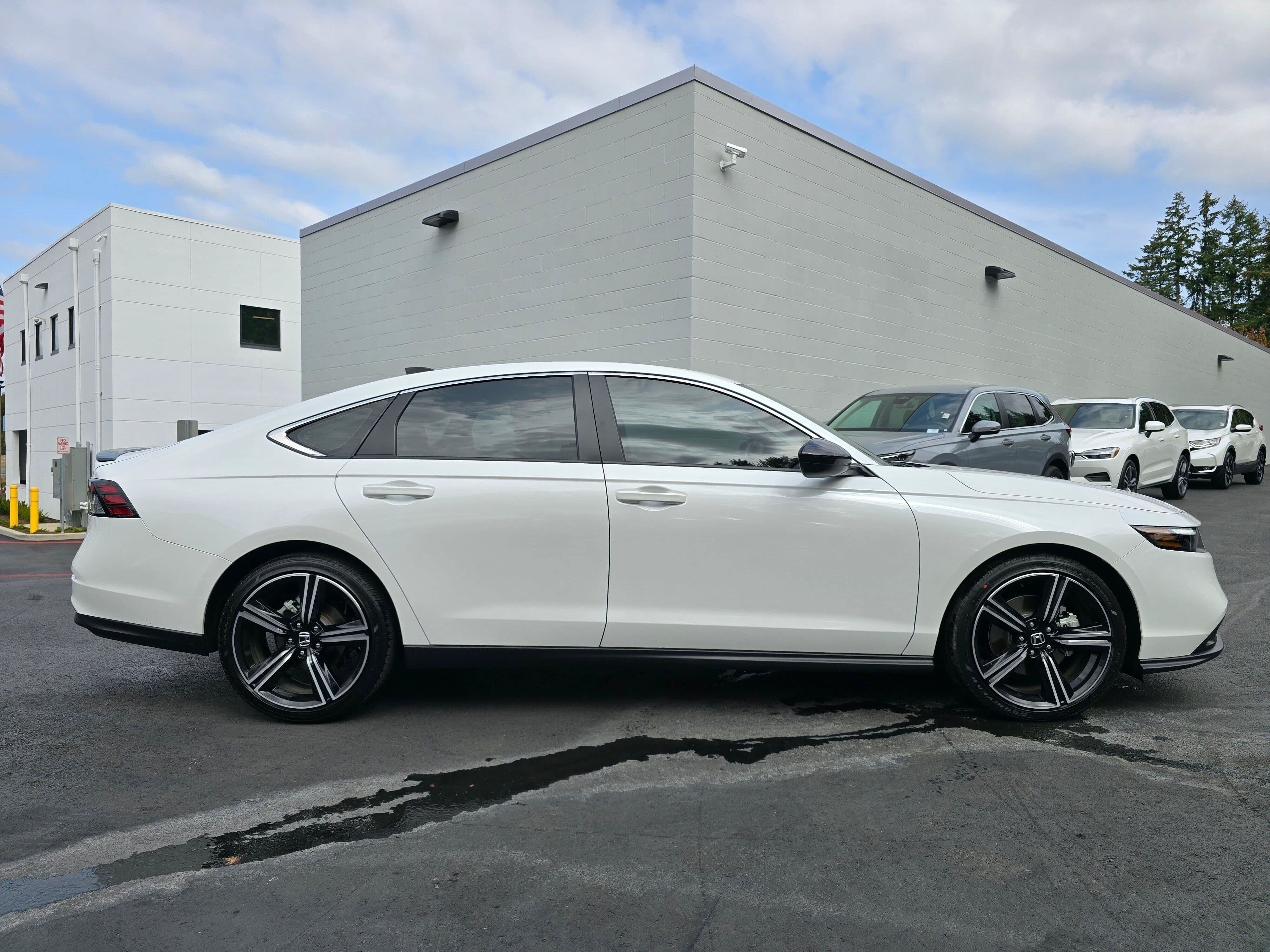 Used 2025 Honda Accord Sport image 4