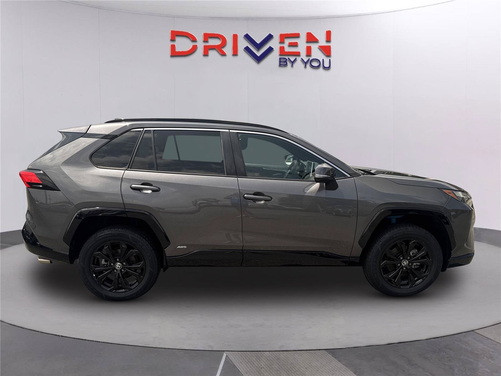 Used 2022 Toyota RAV4 SE w/ Convenience Package AWD/4WD image 3
