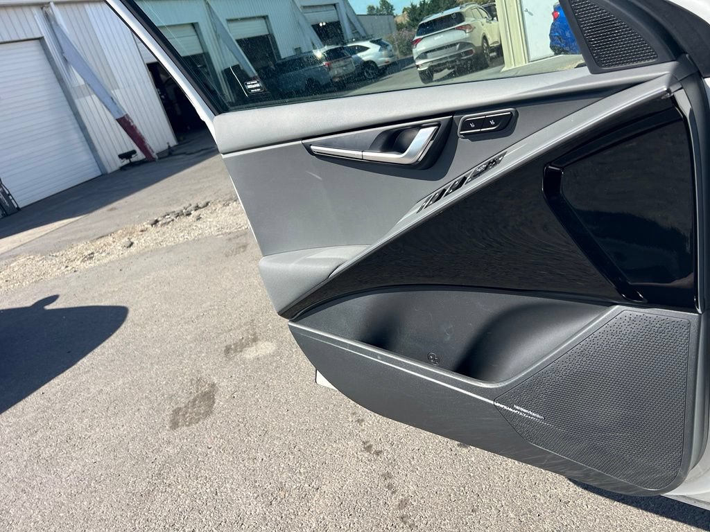 Certified 2024 Kia Niro FWD image 19