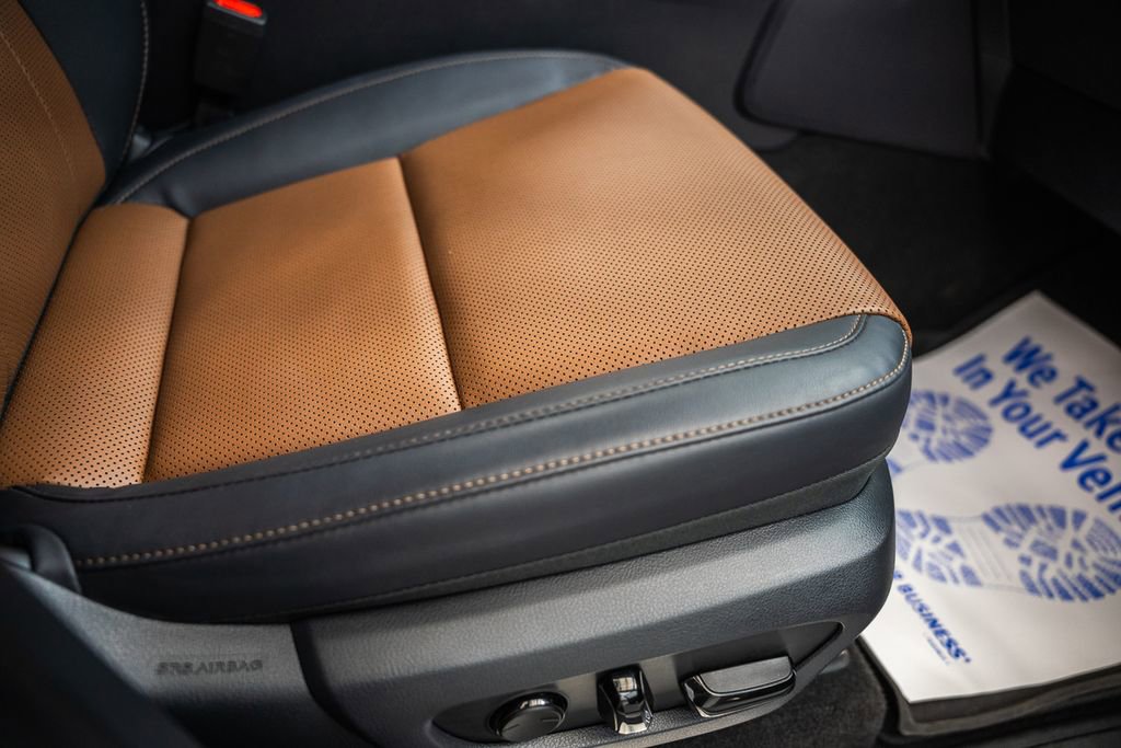 Used 2025 Lexus GX 550 w/ Cold Area Package image 41