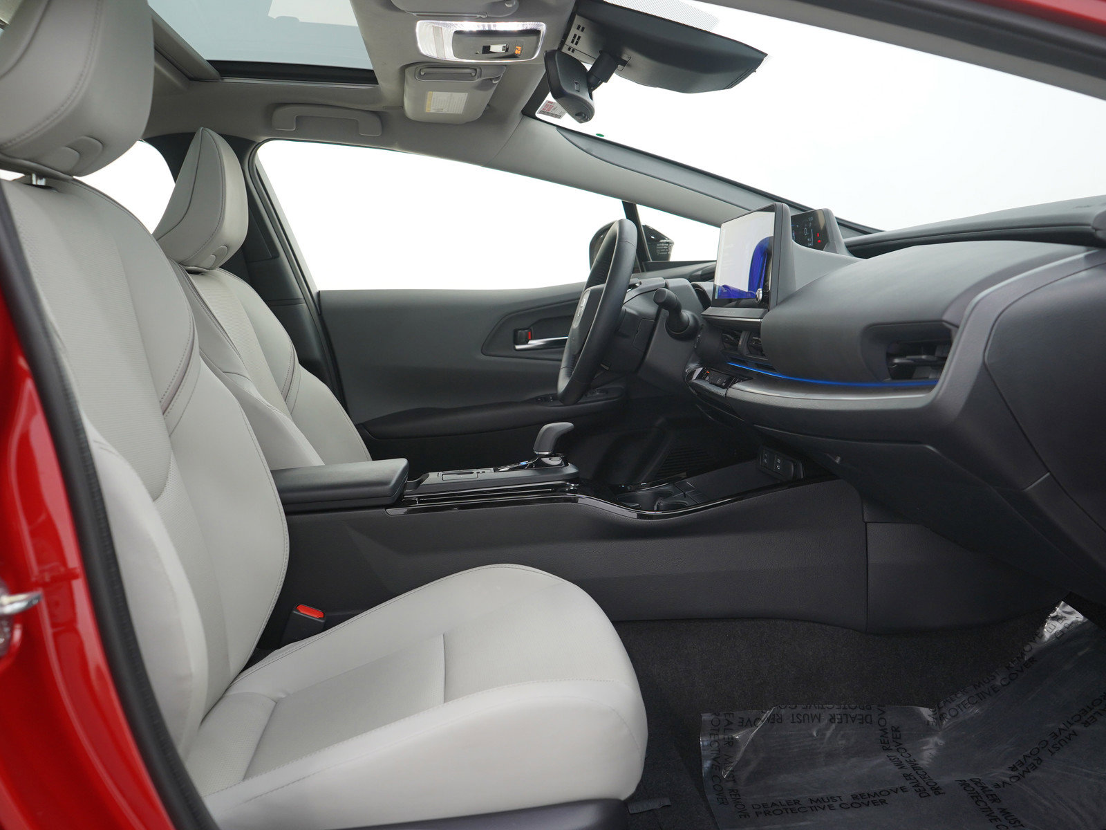 Used 2025 Toyota Prius XLE image 13