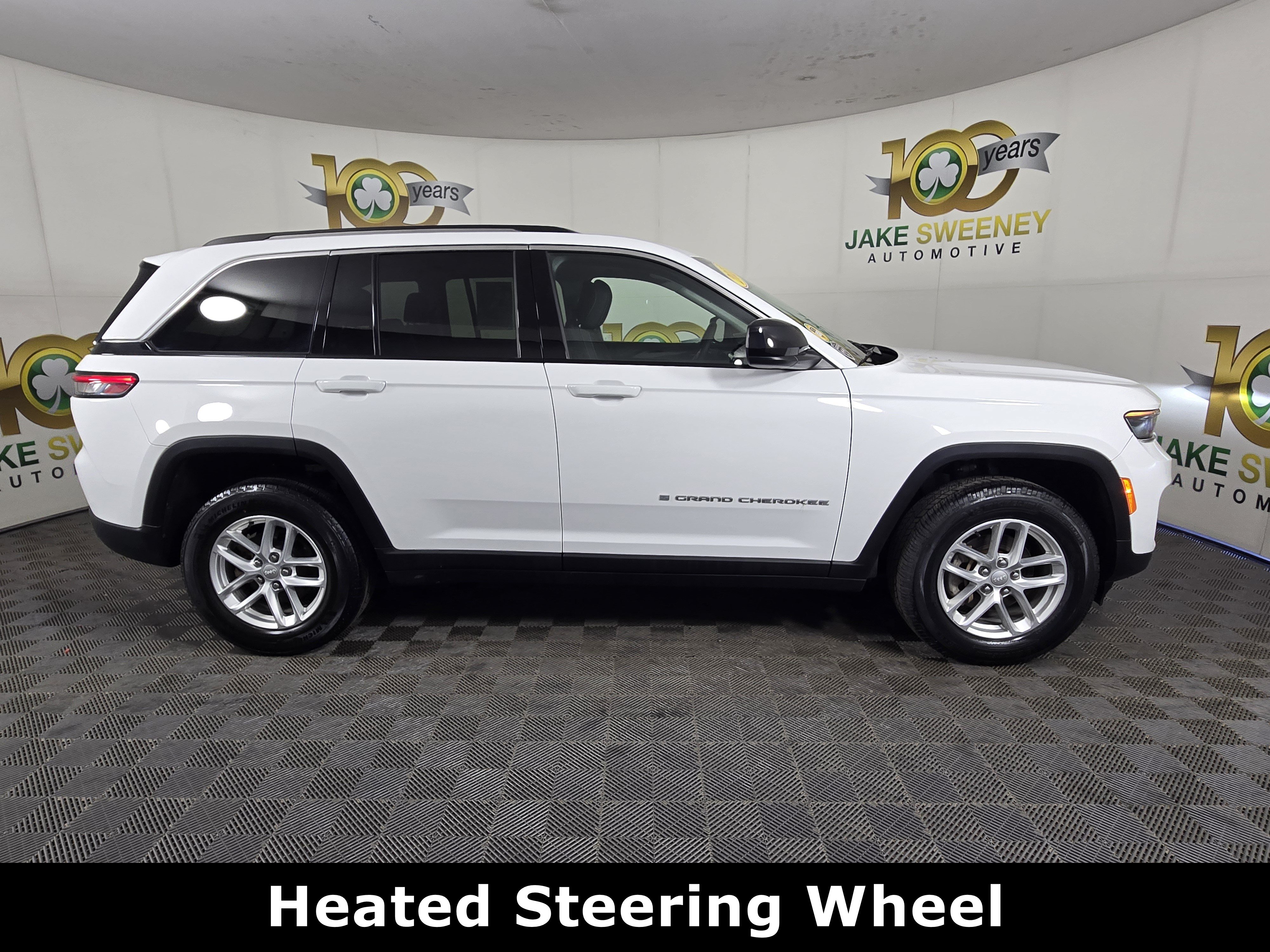 Used 2023 Jeep Grand Cherokee Laredo w/ Luxury Tech Group I AWD/4WD image 10