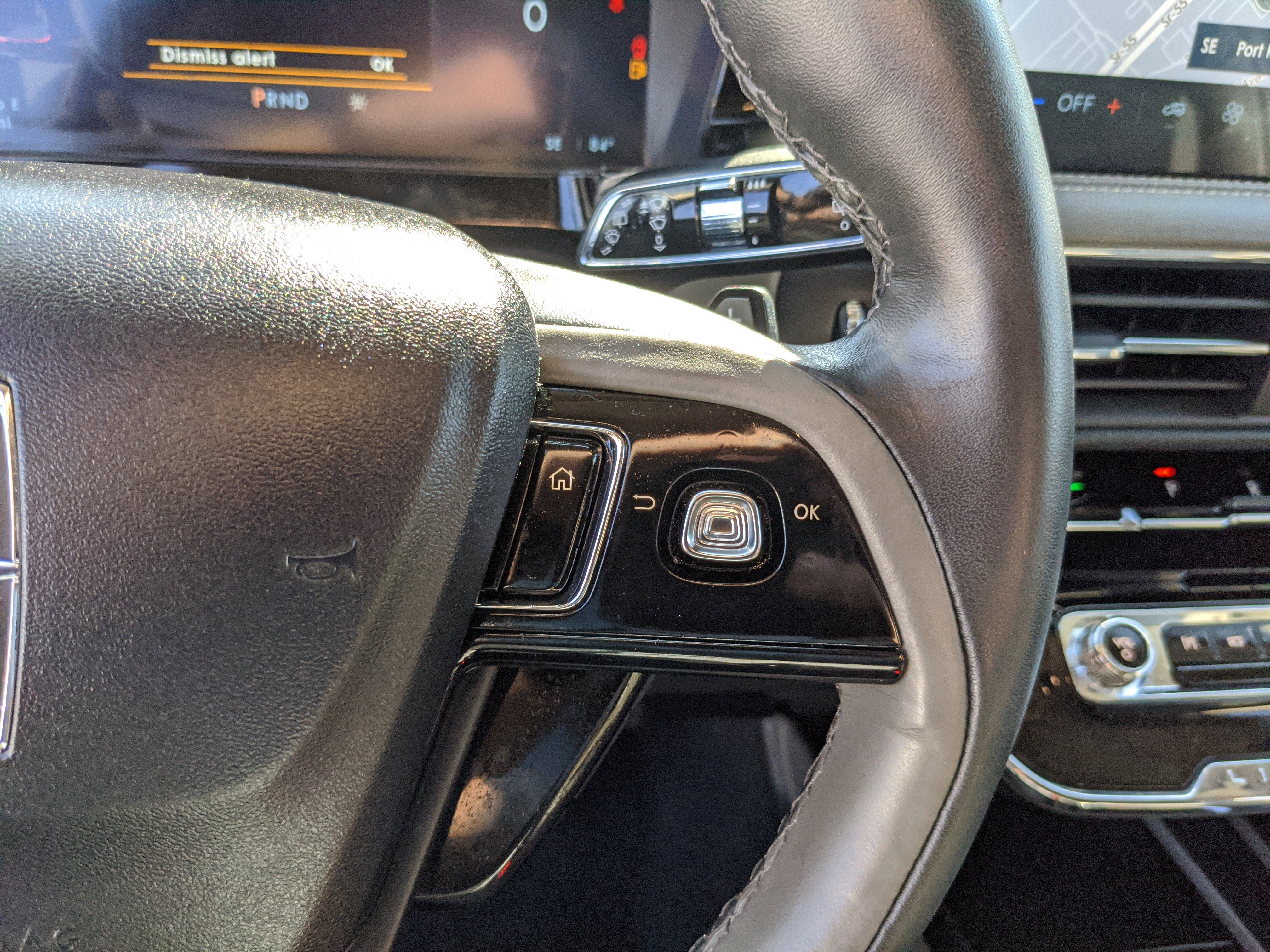 Used 2024 Lincoln Corsair Reserve image 32