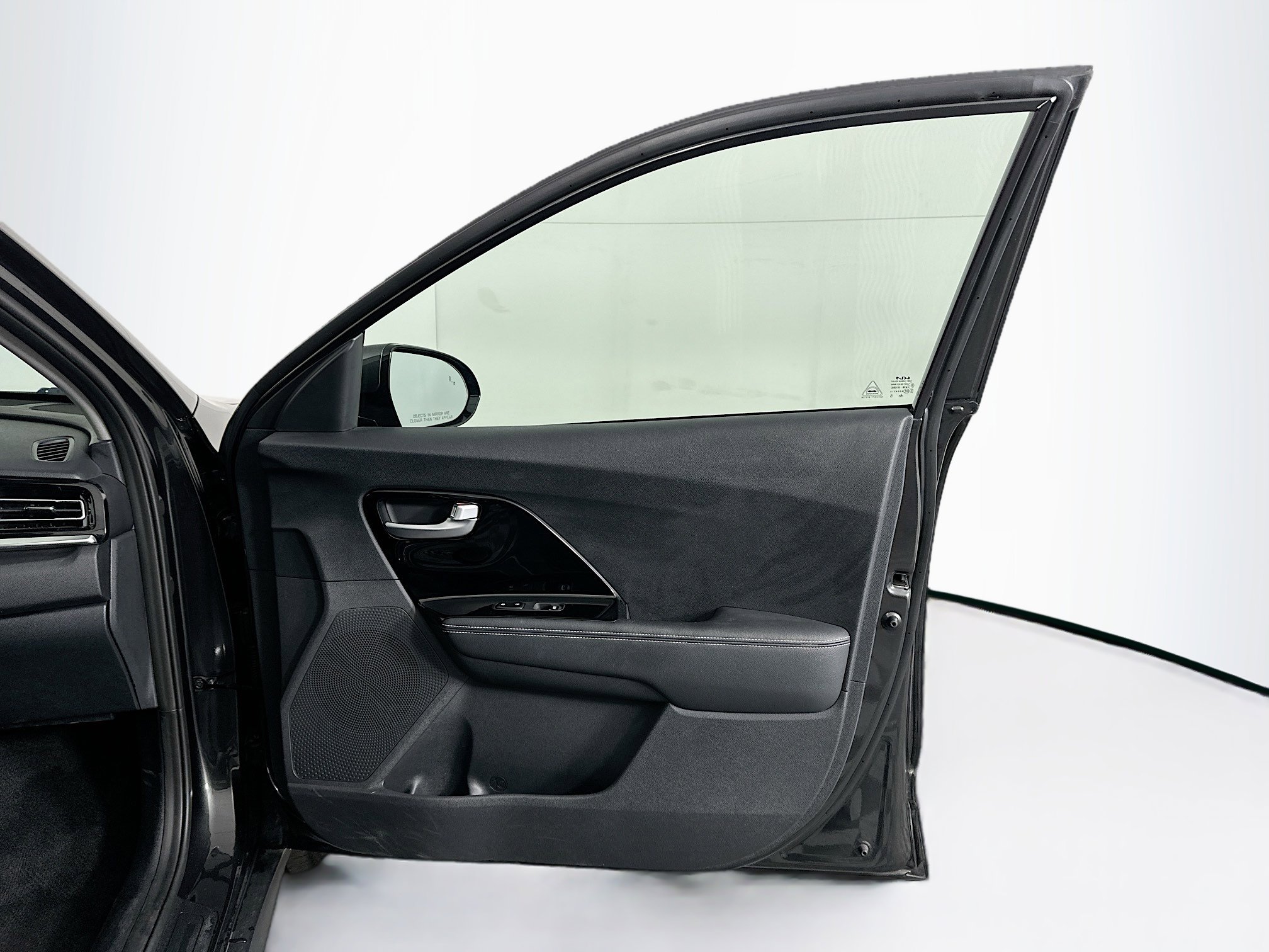 Used 2022 Kia Niro EX image 30