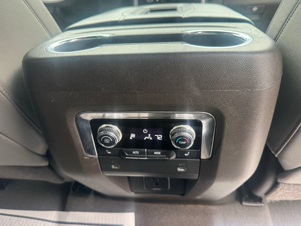 Used 2022 GMC Yukon SLT w/ SLT Luxury Package AWD/4WD image 17