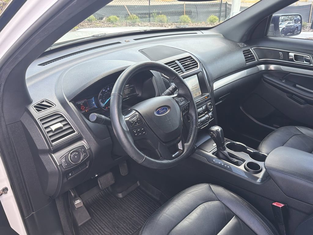 Certified 2018 Ford Explorer XLT w/ Equipment Group 202A image 19