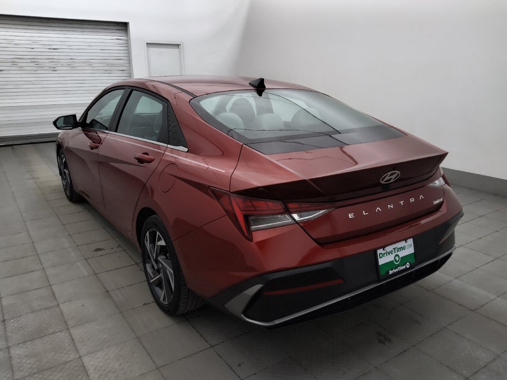 Used 2025 Hyundai Elantra Limited FWD image 5