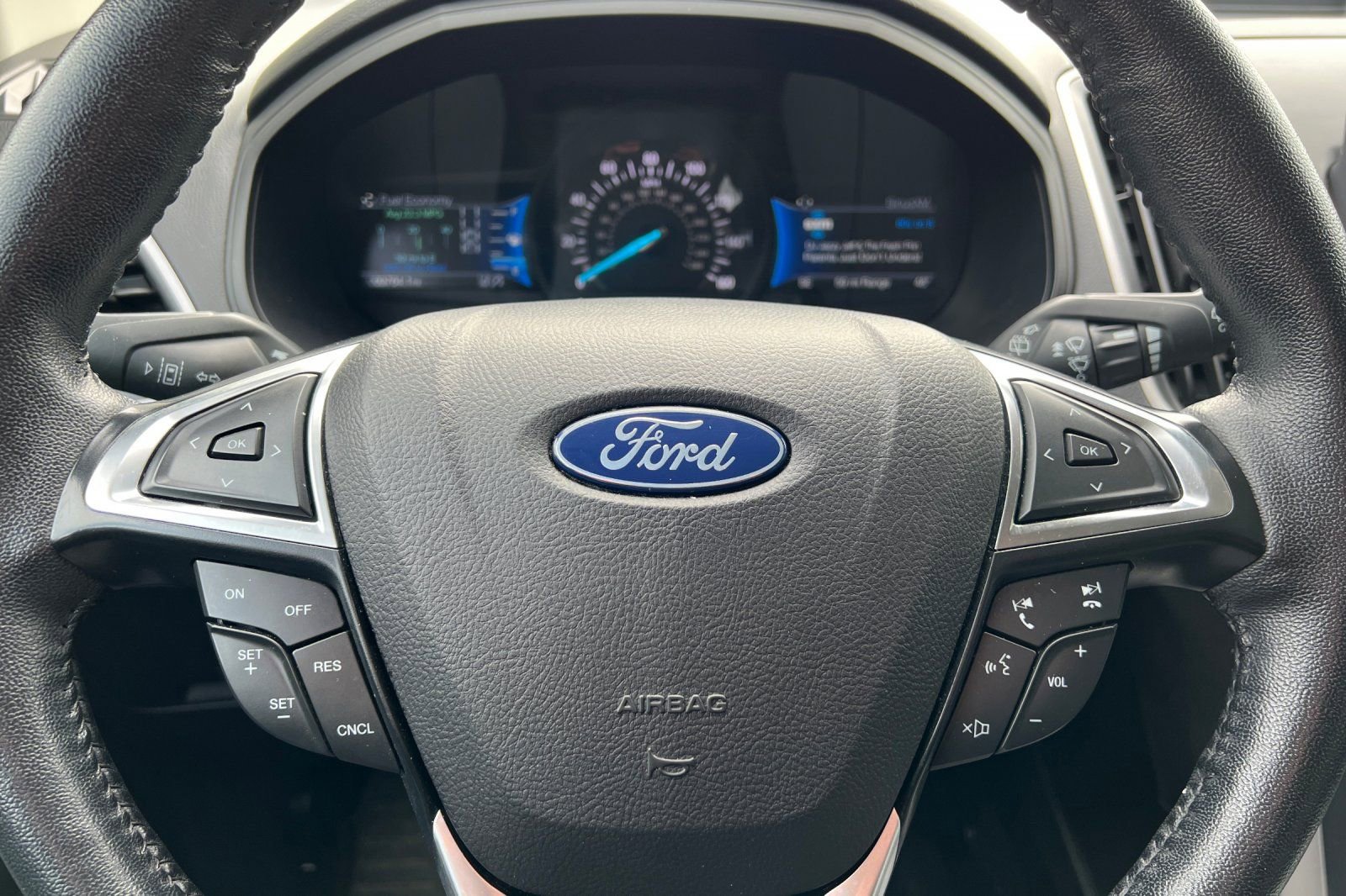 Used 2023 Ford Edge SEL image 23