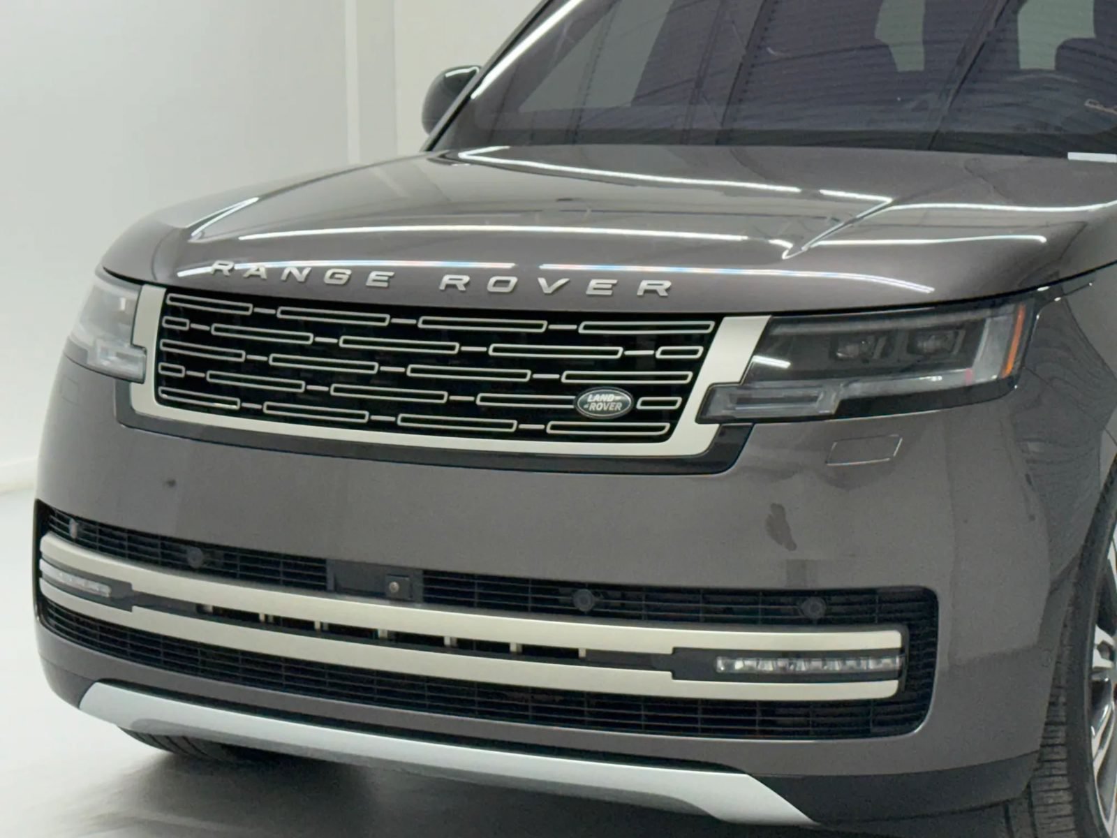 Used 2023 Land Rover Range Rover Long Wheelbase SE AWD/4WD image 37