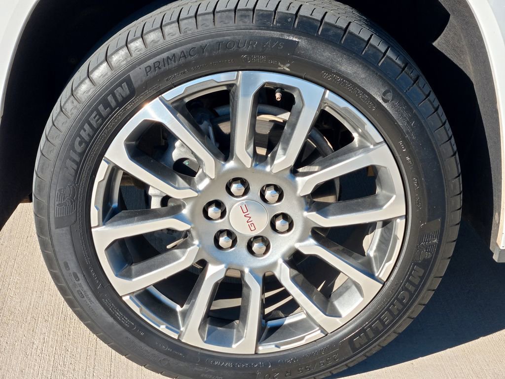 Used 2023 GMC Acadia Denali FWD image 9
