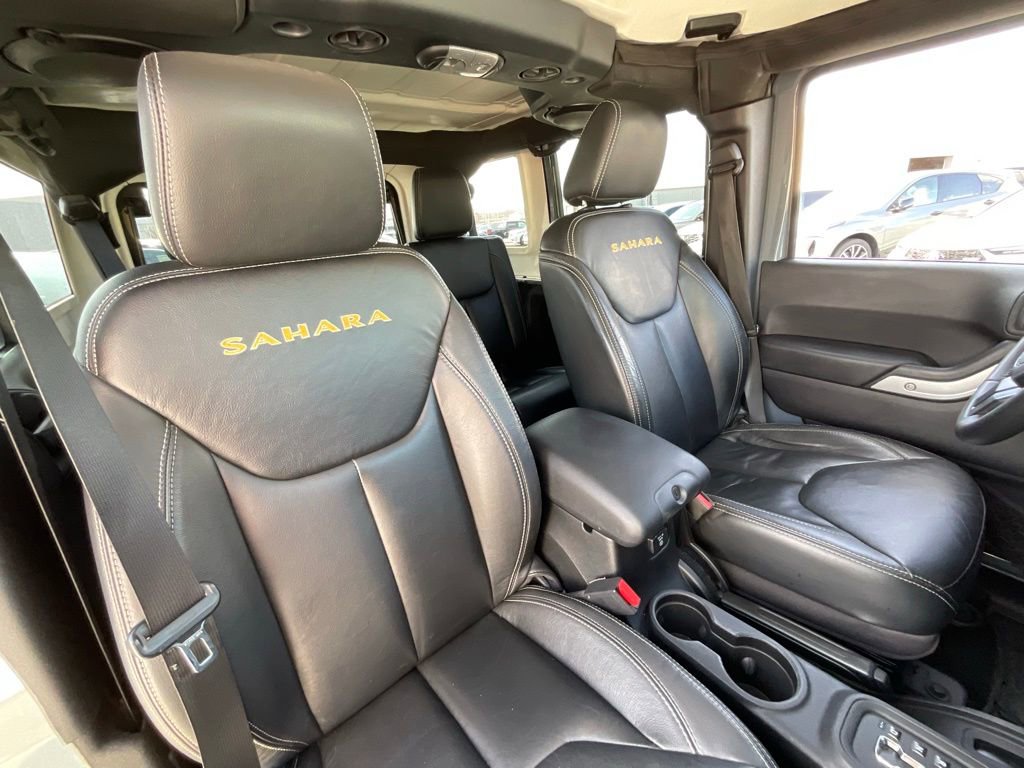 Used 2014 Jeep Wrangler Unlimited Sahara w/ Connectivity Group image 17