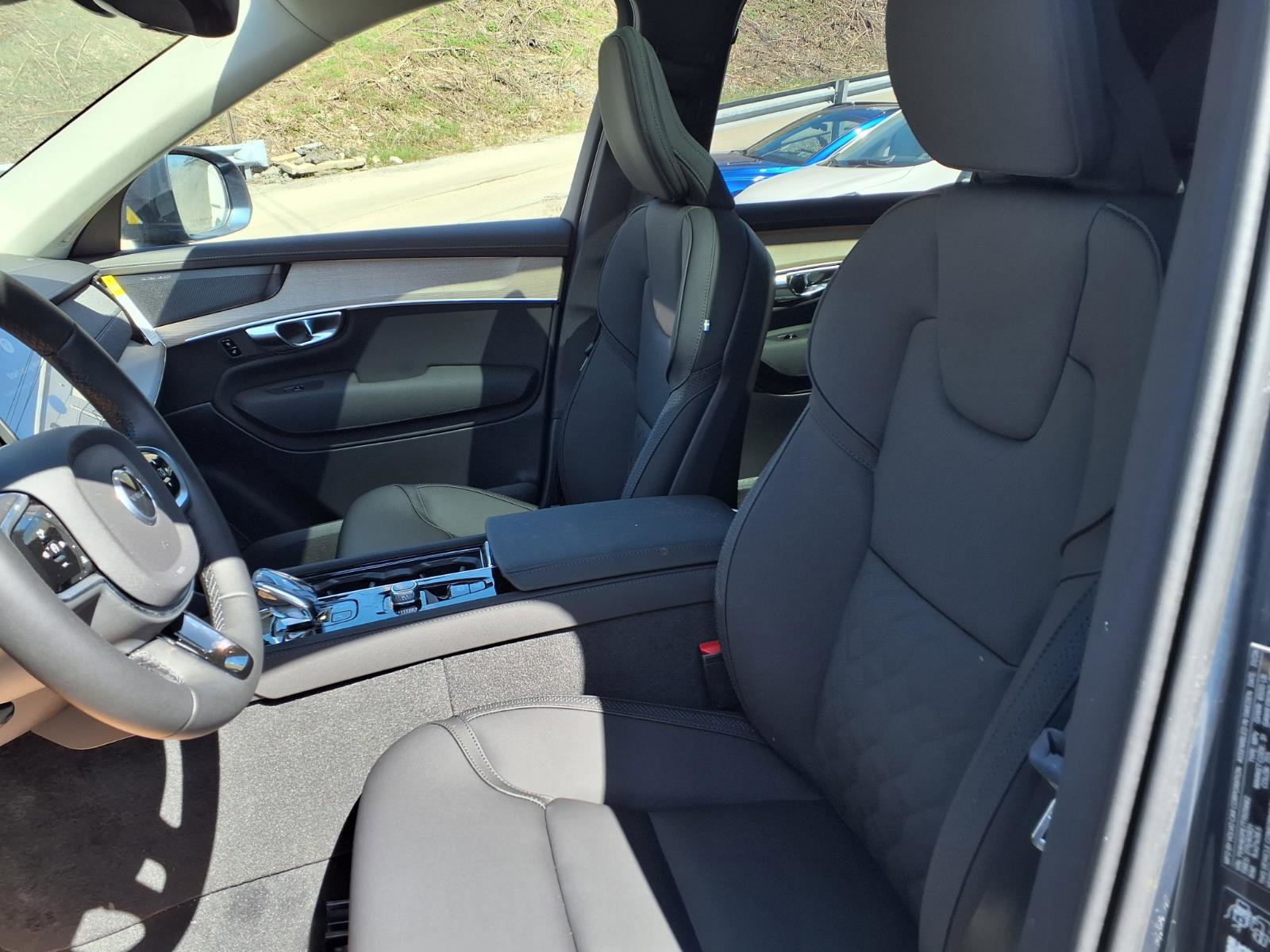 New 2026 Volvo XC90 T8 Plus w/ Protection Package Premier image 4