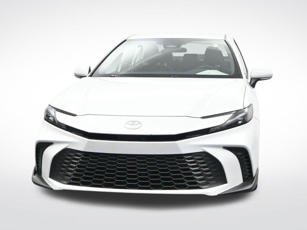 Used 2025 Toyota Camry SE FWD image 2