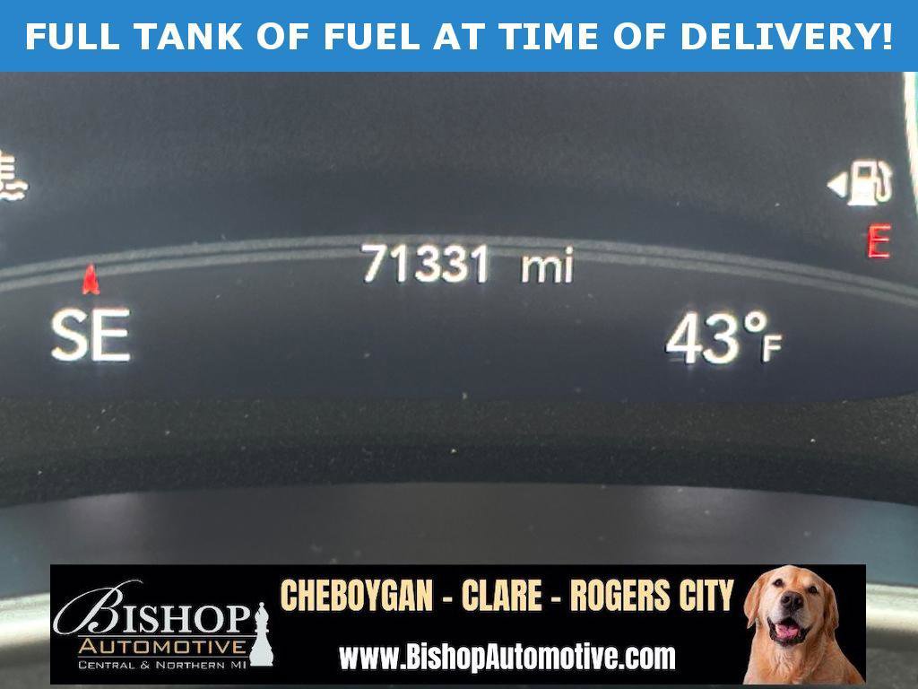 Used 2023 Chrysler Pacifica Touring-L image 4