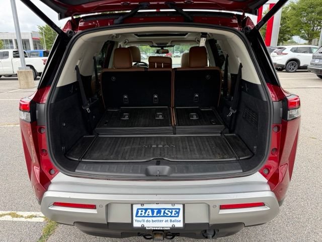 Used 2022 Nissan Pathfinder Platinum w/ Lighting Package (N93) AWD/4WD image 10