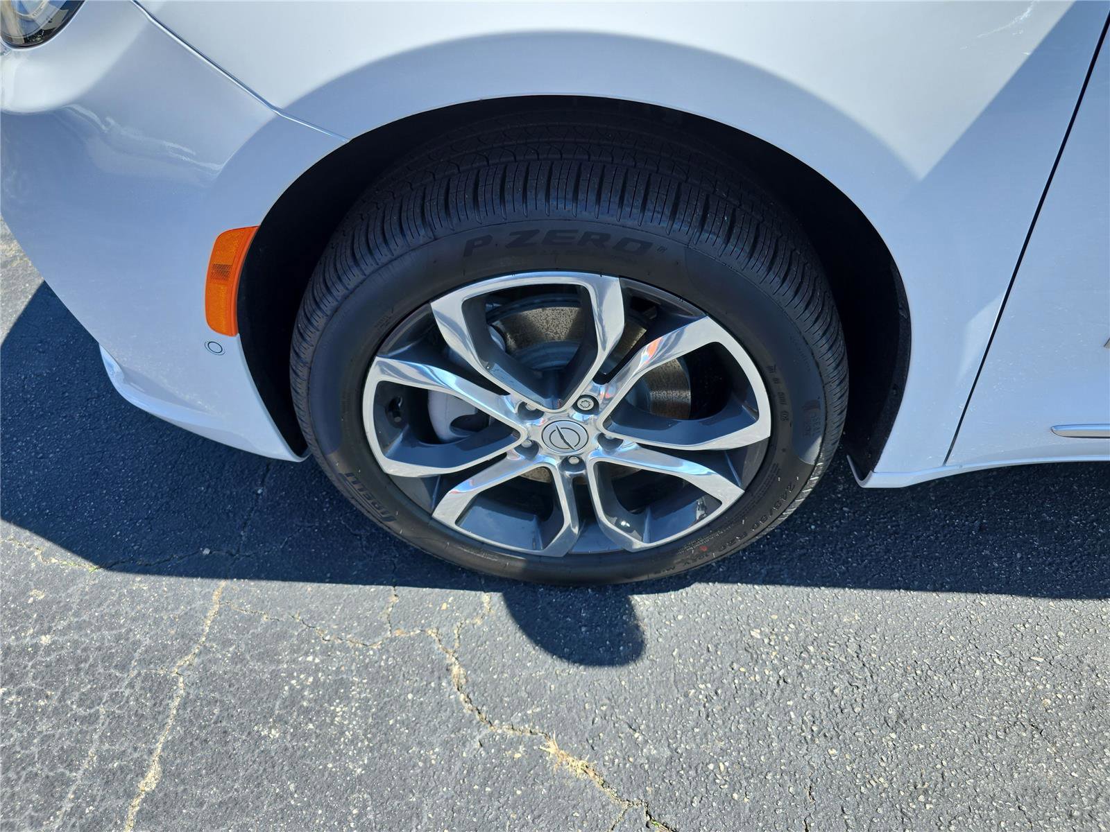 New 2026 Chrysler Pacifica Pinnacle w/ Trailer Tow Group AWD/4WD image 11