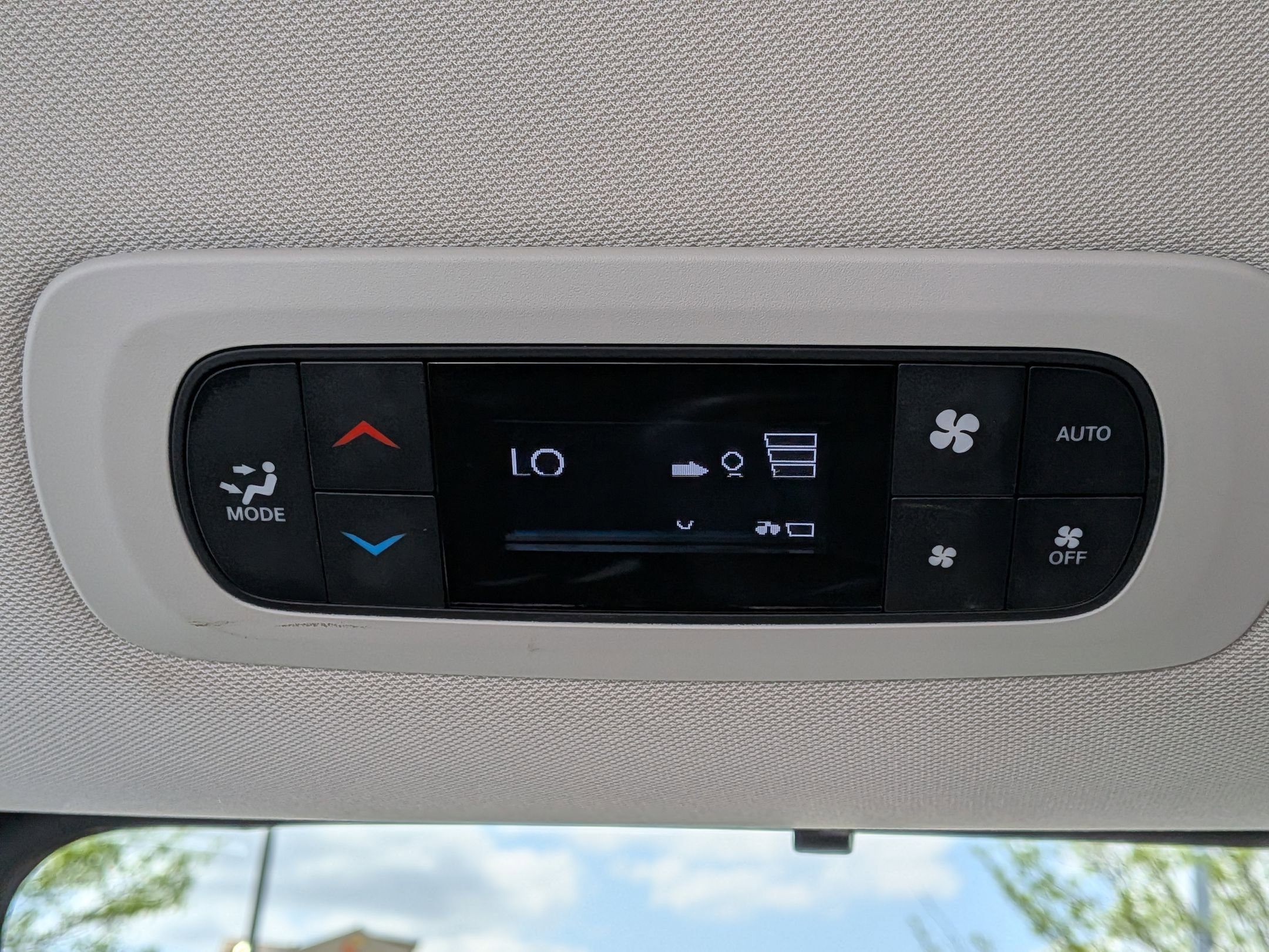 Used 2024 Chrysler Pacifica Touring-L image 28