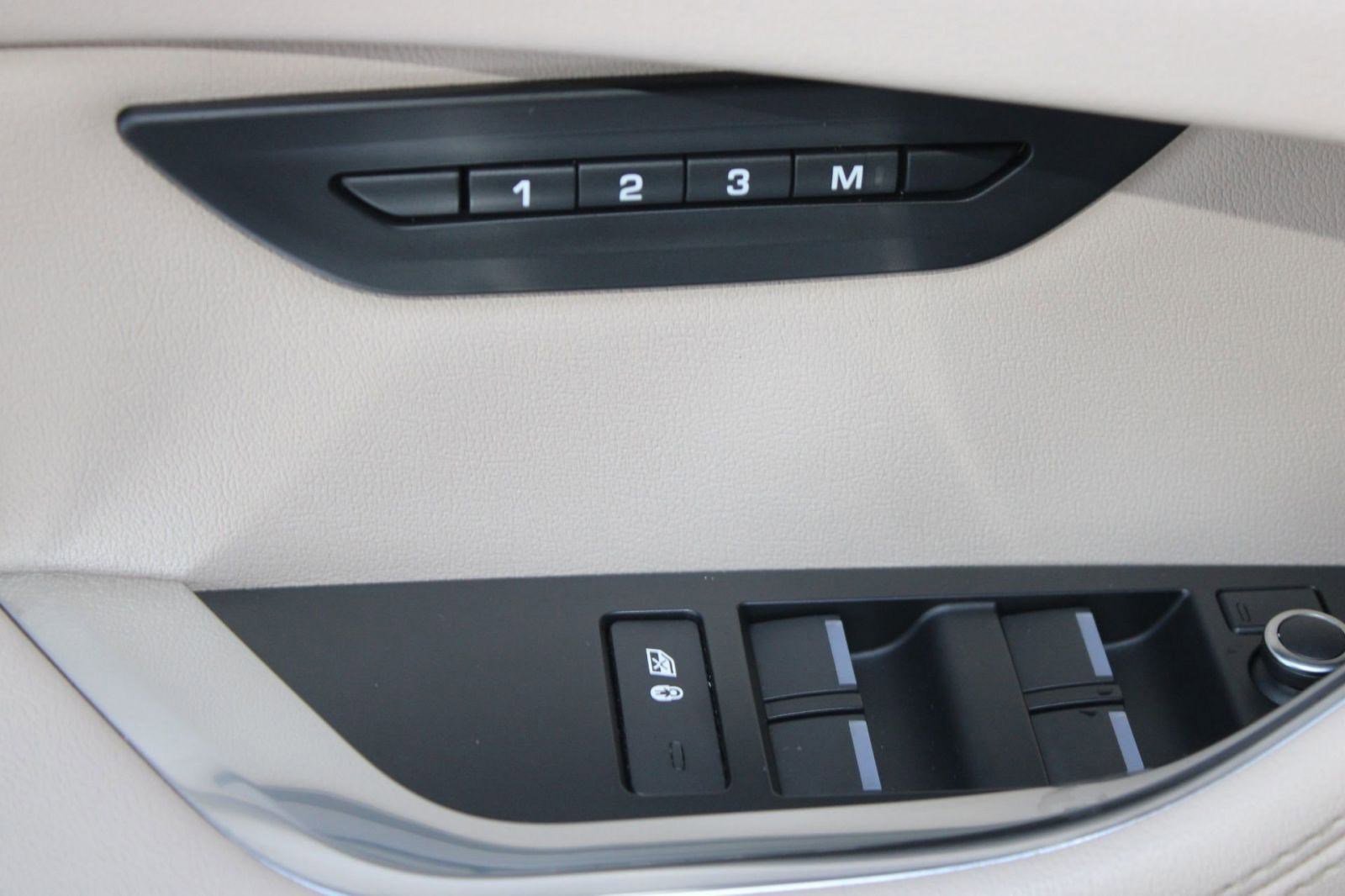 Used 2020 Jaguar XE S image 12