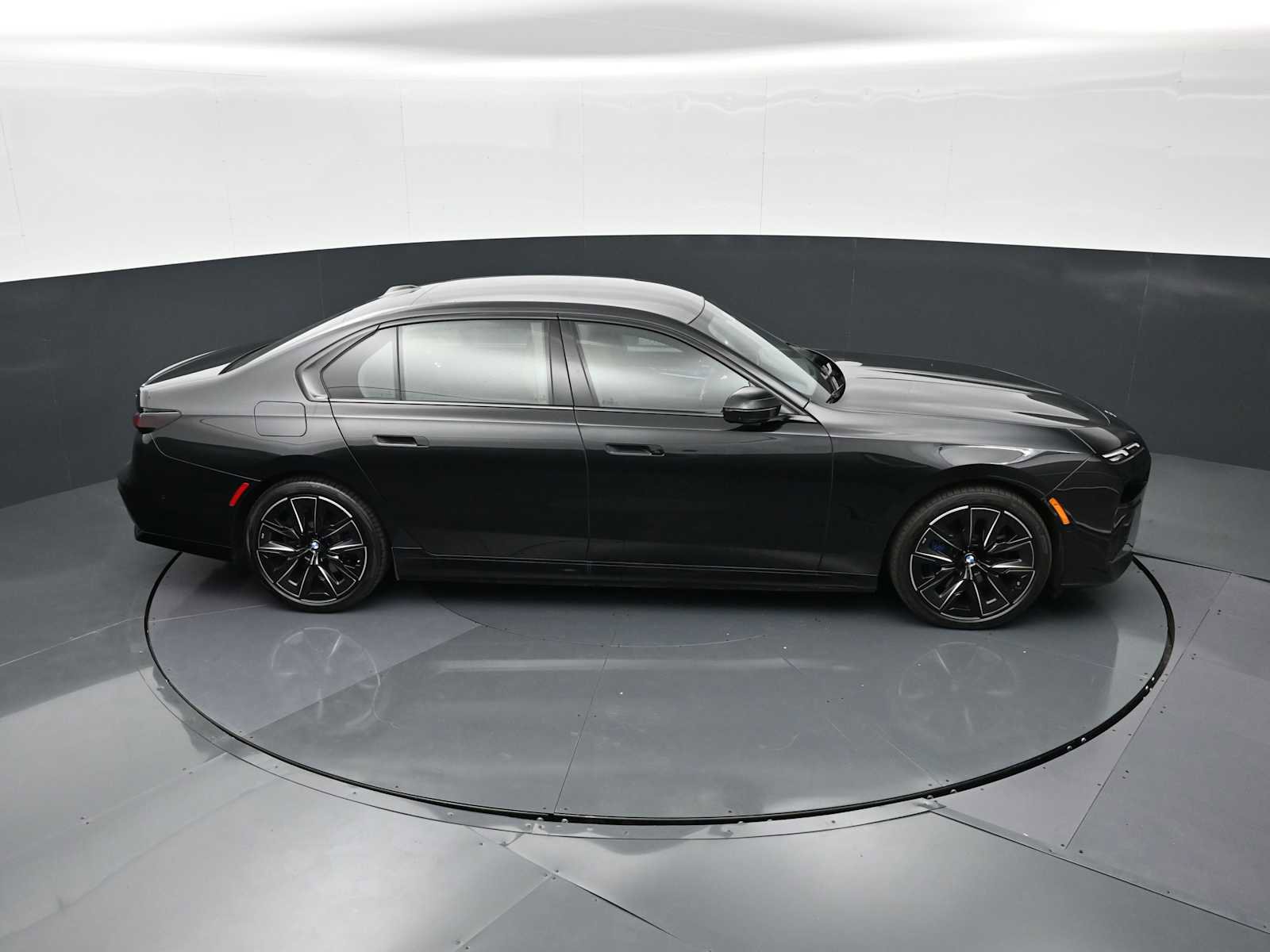 Used 2025 BMW 750e xDrive image 18