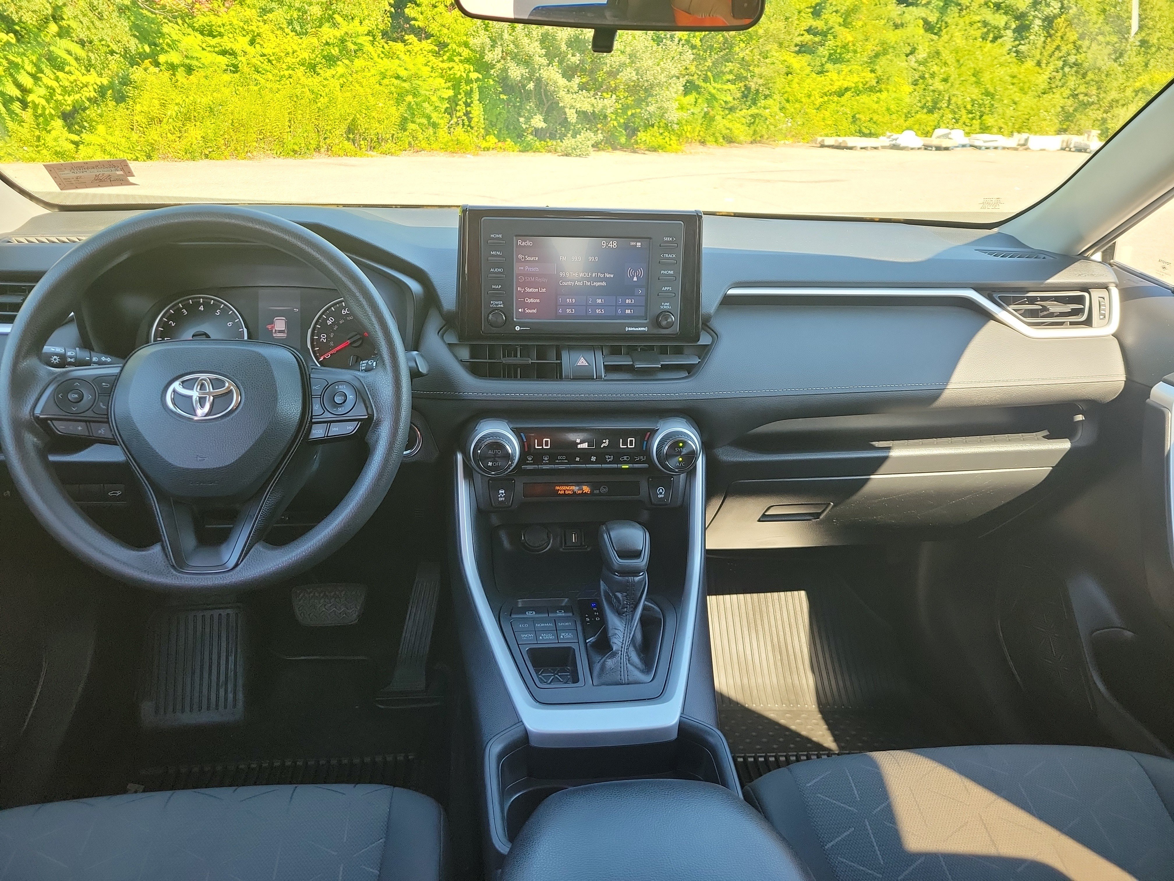 Used 2020 Toyota RAV4 XLE w/ Convenience Package AWD/4WD image 18