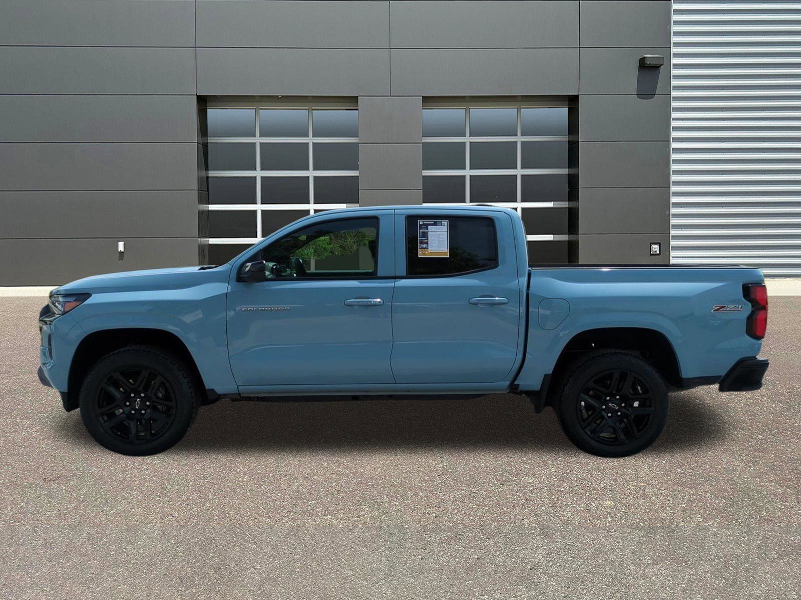 Used 2025 Chevrolet Colorado Z71 w/ Technology Package AWD/4WD image 4