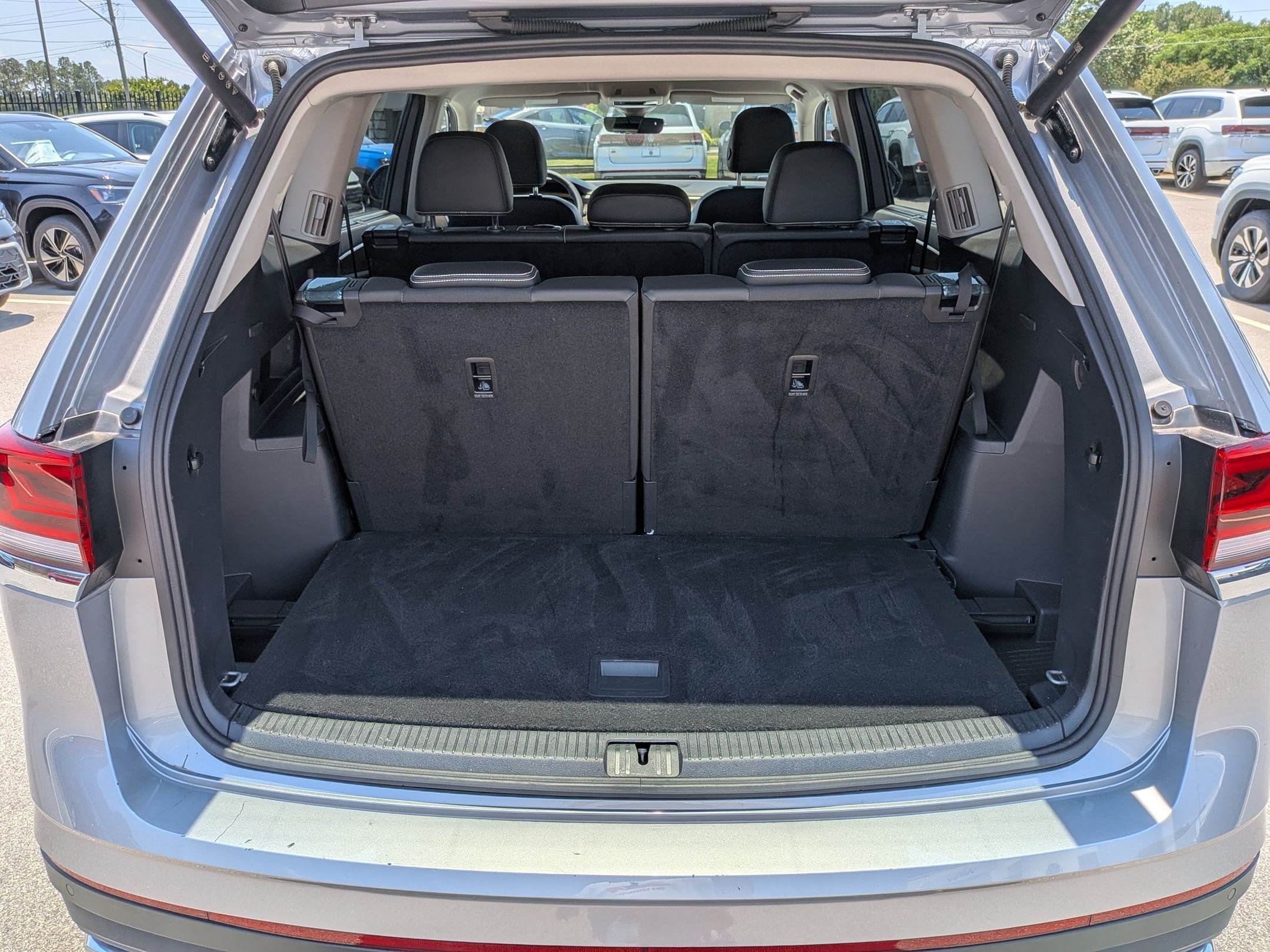 Used 2025 Volkswagen Atlas SE AWD/4WD image 33