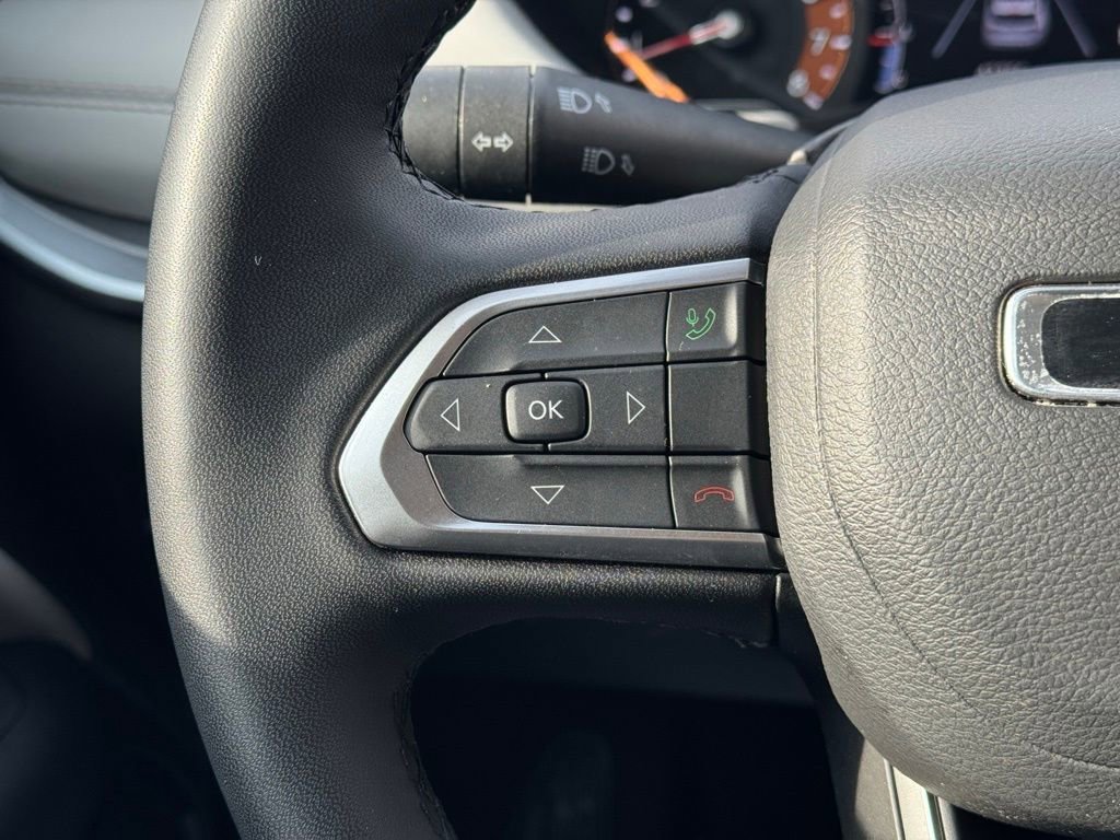 Used 2025 Jeep Compass Limited image 35