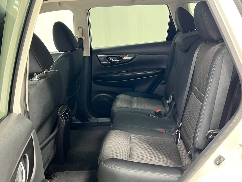 Used 2017 Nissan Rogue SV image 29