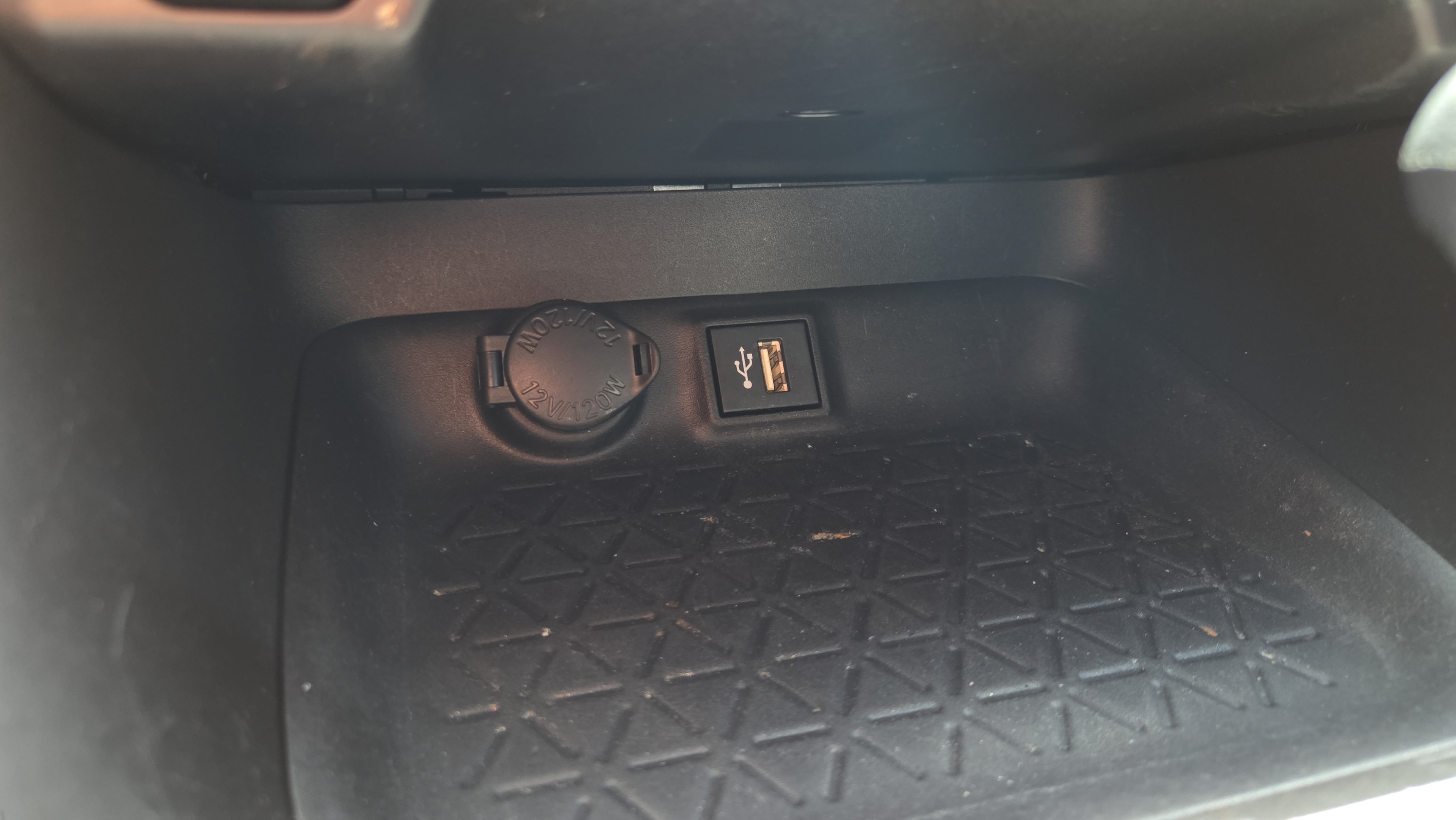 Used 2023 Toyota RAV4 XLE w/ Convenience Package FWD image 32