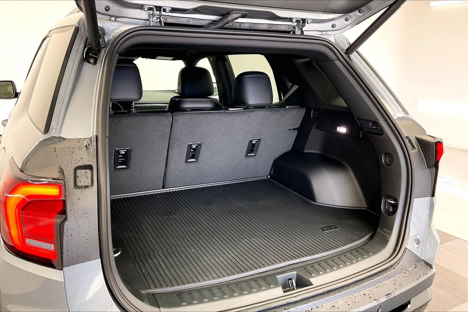 New 2027 GMC Terrain Elevation w/ Elevation Premium Package AWD/4WD image 11