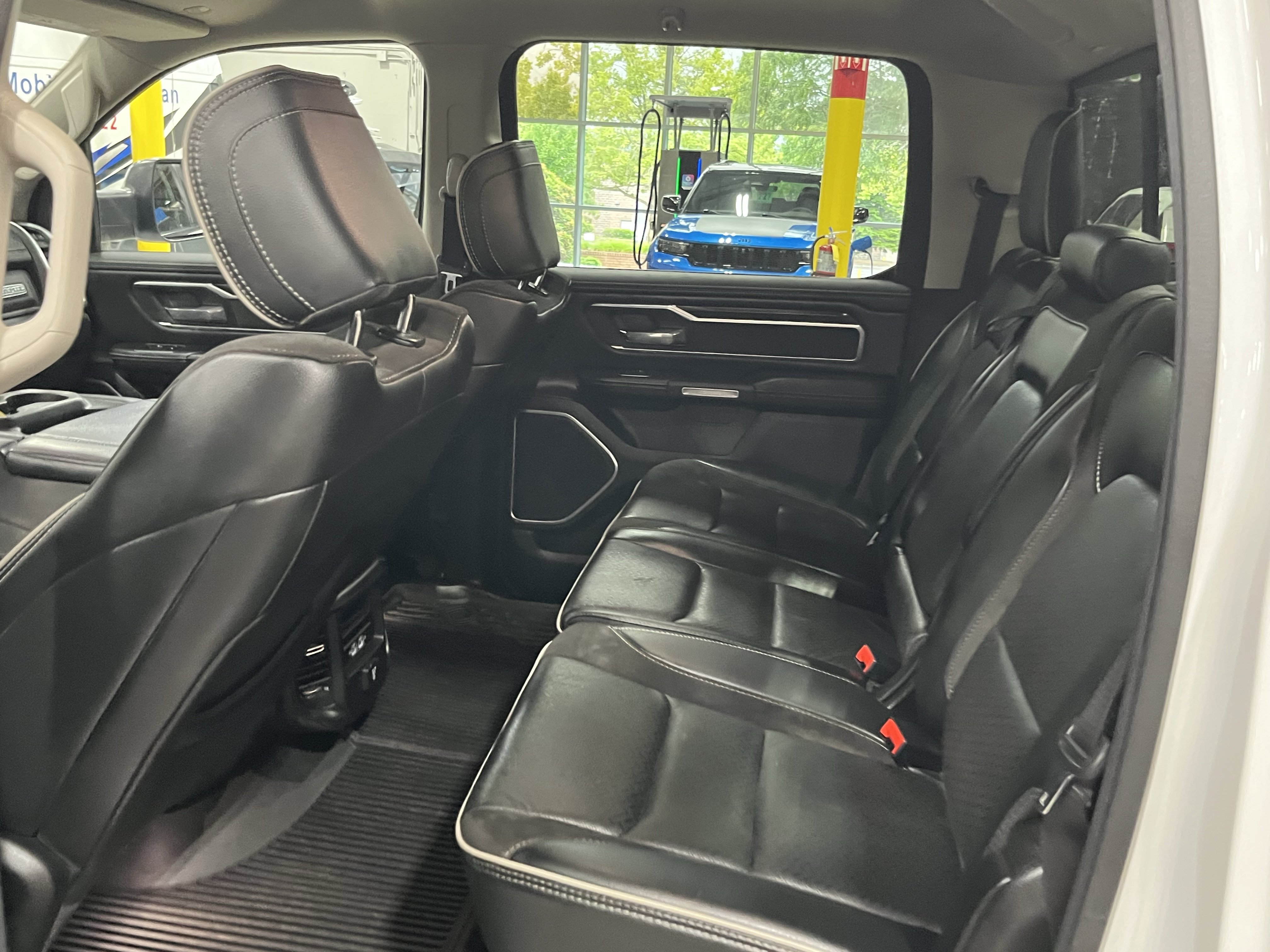 Used 2022 RAM 1500 Laramie AWD/4WD image 16