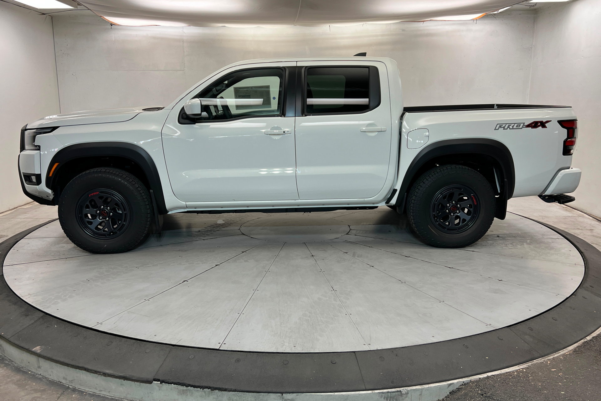 New 2026 Nissan Frontier PRO-4X w/ Tow Package AWD/4WD image 2