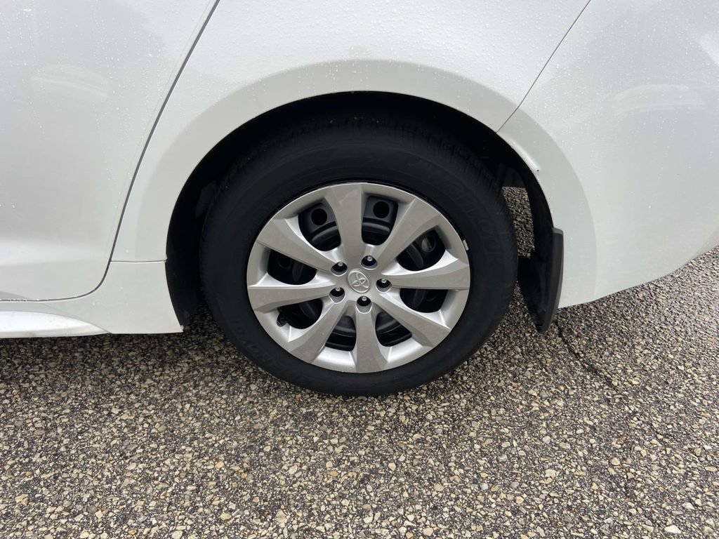 Used 2025 Toyota Corolla LE FWD image 9
