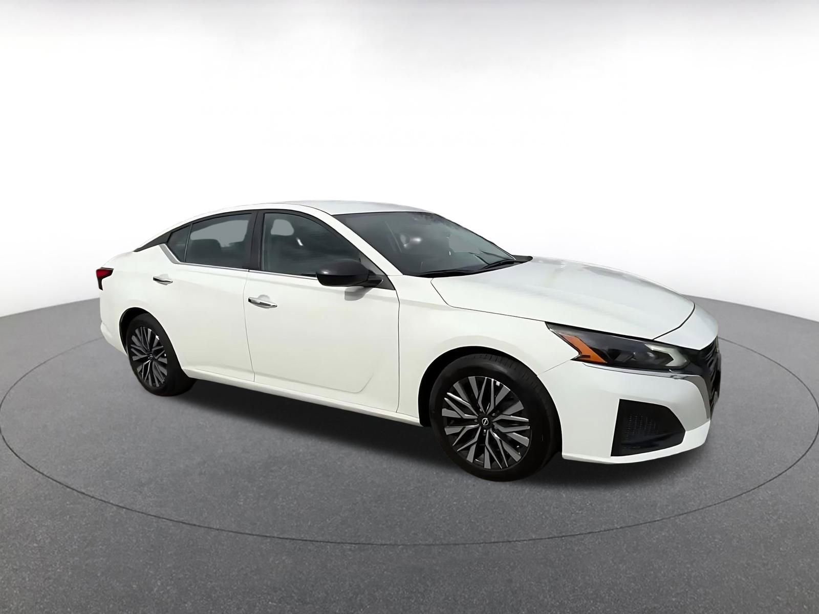 Used 2025 Nissan Altima 2.5 SV FWD video 2