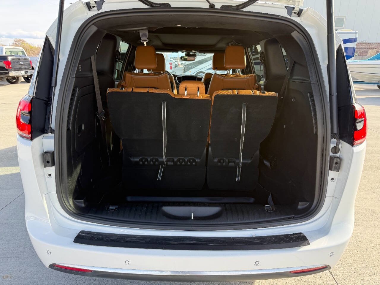 Used 2023 Chrysler Pacifica Pinnacle image 30