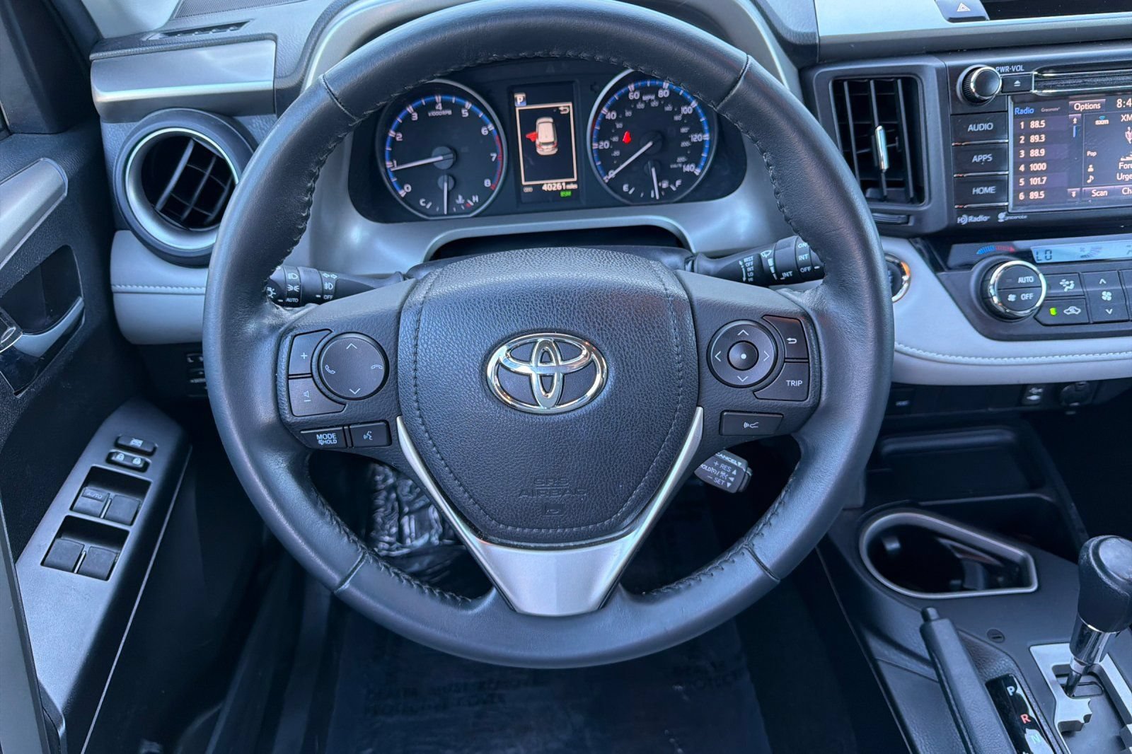 Used 2018 Toyota RAV4 XLE FWD image 14