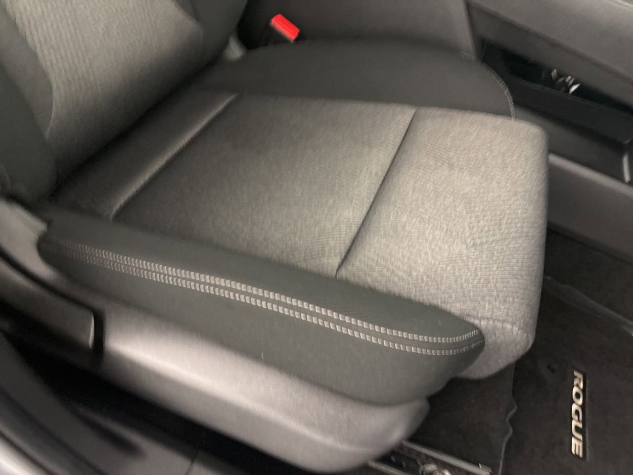 Used 2025 Nissan Rogue SV image 27