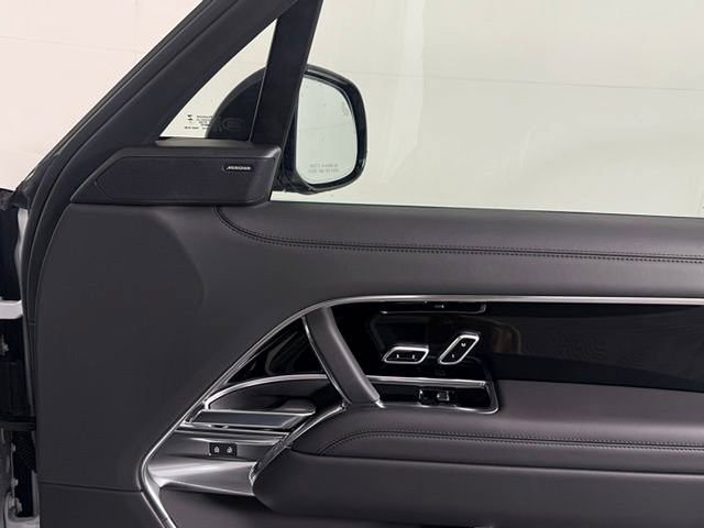 New 2025 Land Rover Range Rover SE image 18