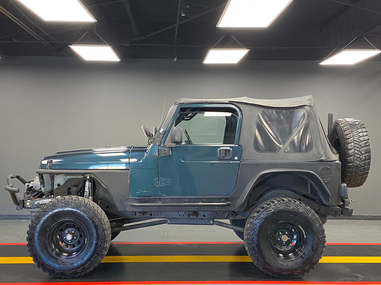 Used 2005 Jeep Wrangler Sport w/ 30" Tire & Wheel Group AWD/4WD image 3