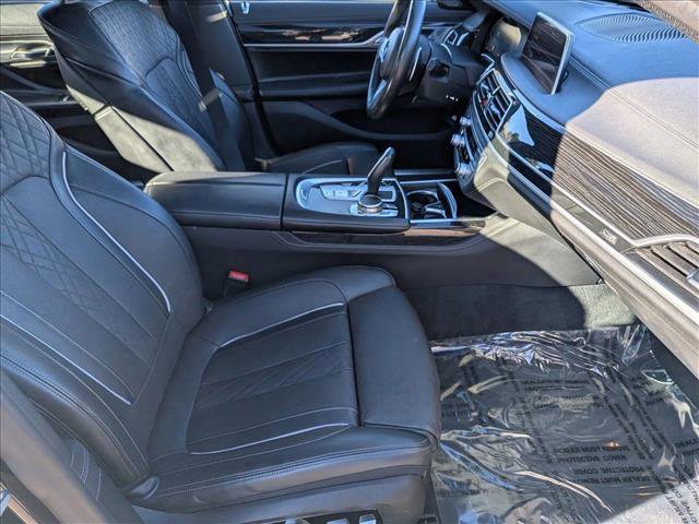 Used 2020 BMW 750i xDrive w/ M Sport Package image 23