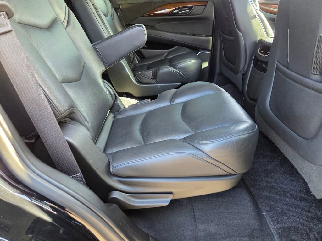 Used 2019 Cadillac Escalade Premium Luxury w/ Escalade Sport Edition AWD/4WD image 21