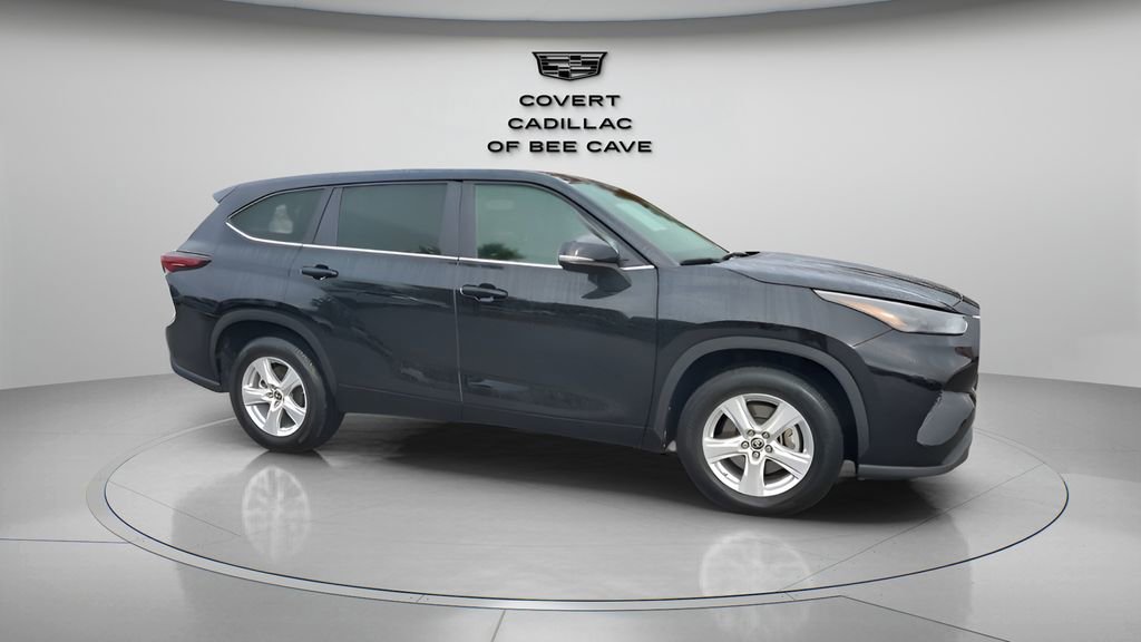 Used 2025 Toyota Highlander LE image 12