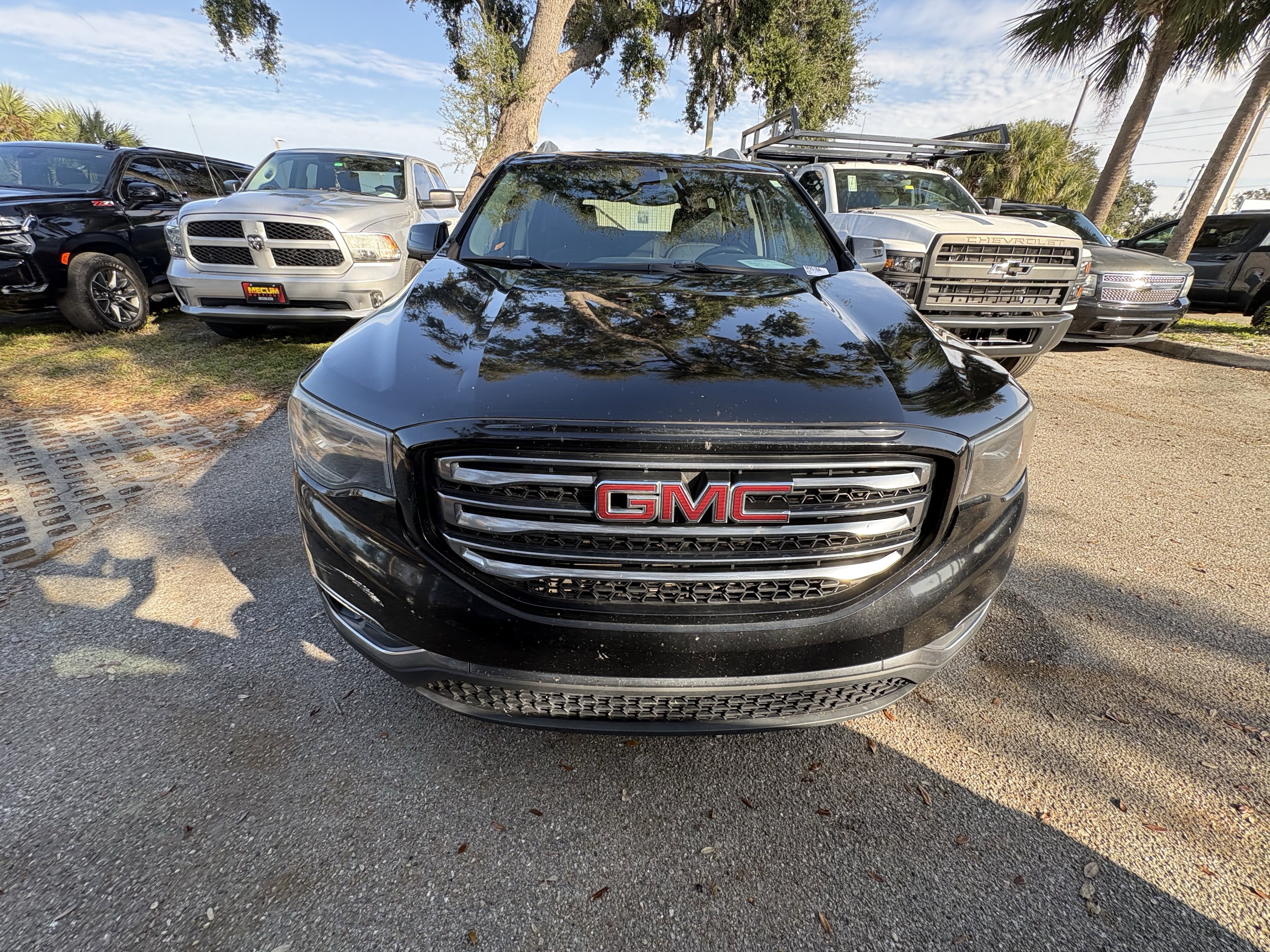 Used 2019 GMC Acadia SLT image 2