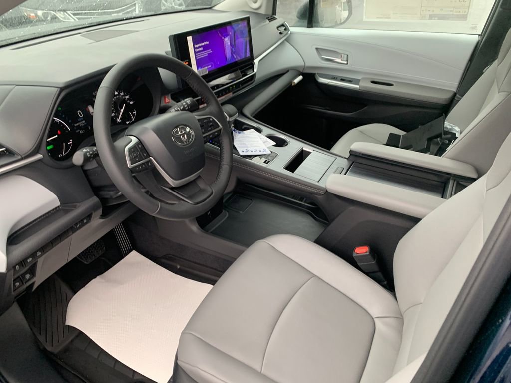 New 2026 Toyota Sienna XLE image 10