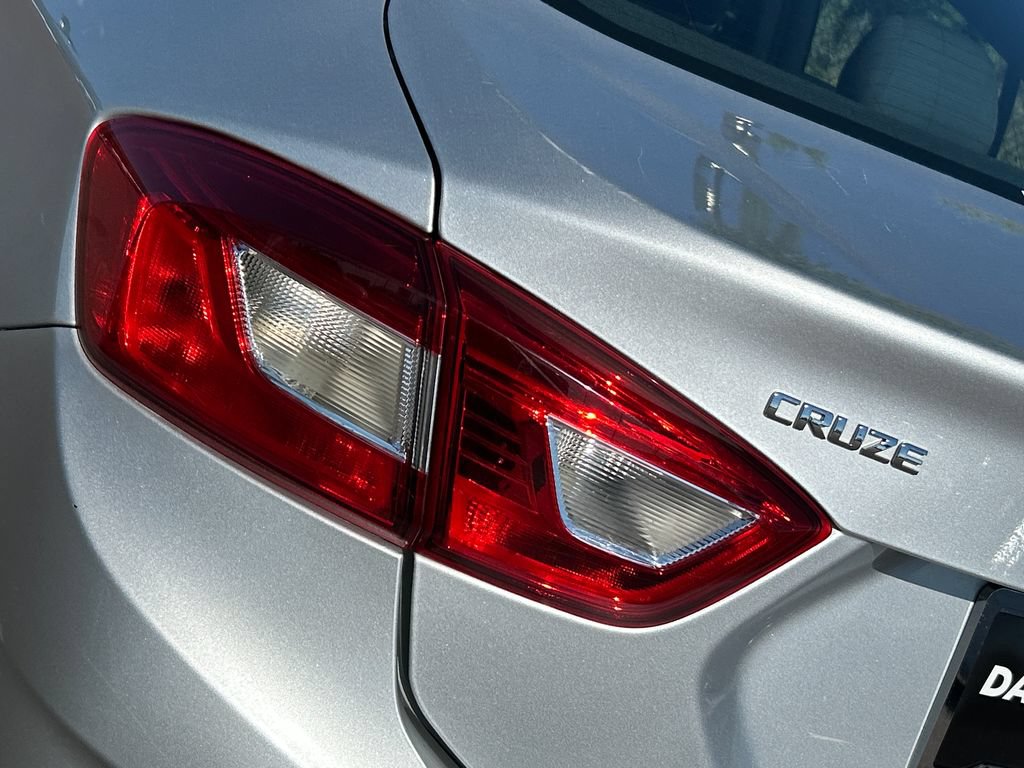 Used 2018 Chevrolet Cruze LS FWD image 20